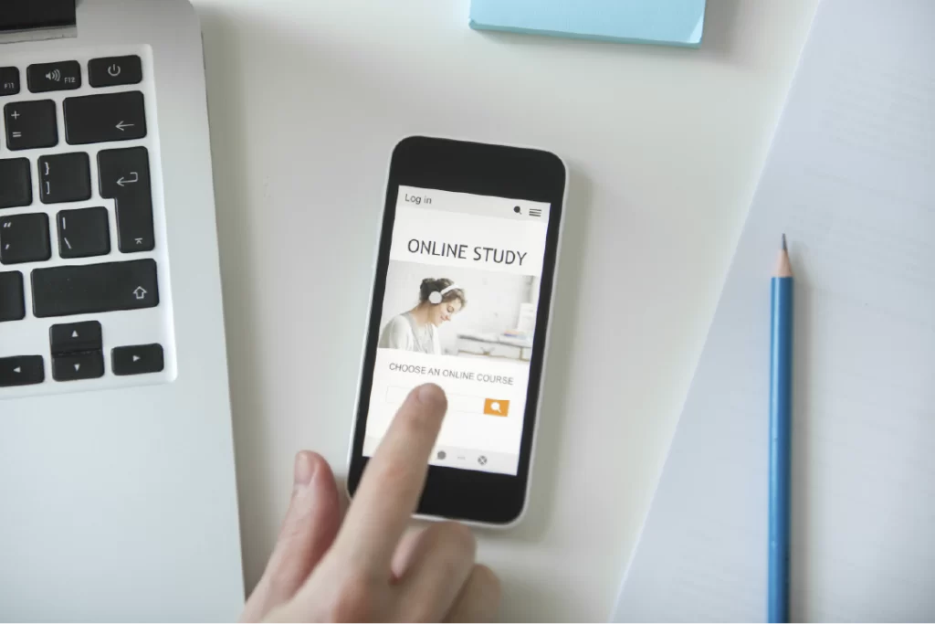 スマートフォンでの快適な操作性と見やすさを追求したスマホファーストなWEBサイト設計のイメージ